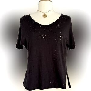 Boutique-purchased! Fun & flirty MTS black distressed top with side slit!